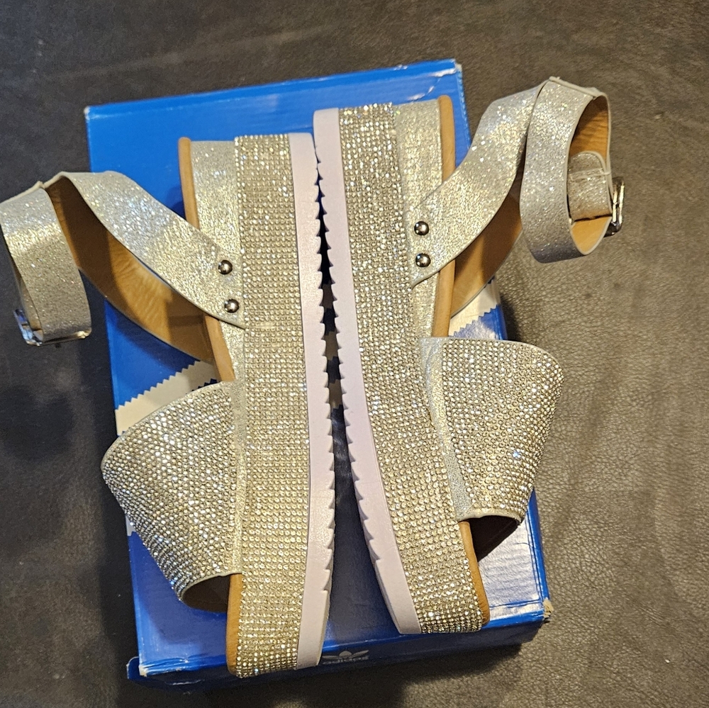 Forever-Bling Bling silver platform Sandals in size 7.5